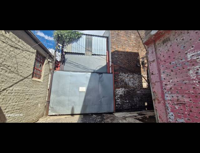 1,700M² WAREHOUSE FOR SALE IN VILLAGE MAIN